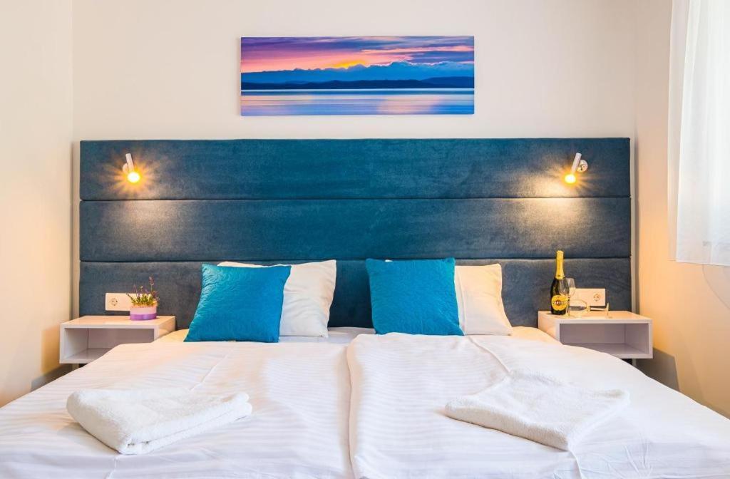 Fuered Luxury Apartman With Private Pool バラトンフレド エクステリア 写真