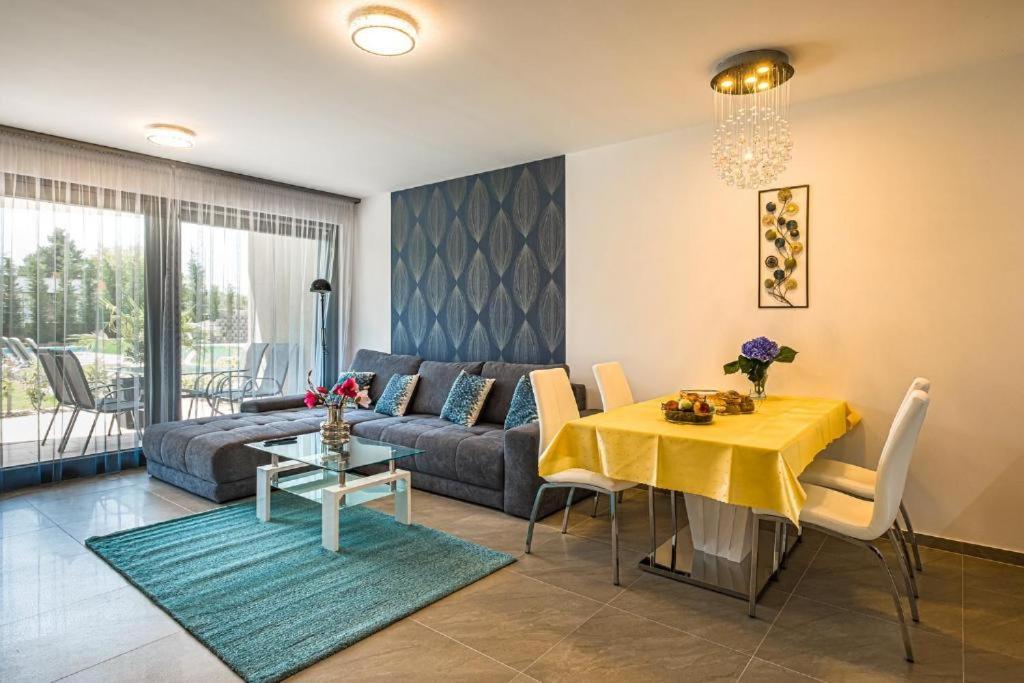 Fuered Luxury Apartman With Private Pool バラトンフレド エクステリア 写真