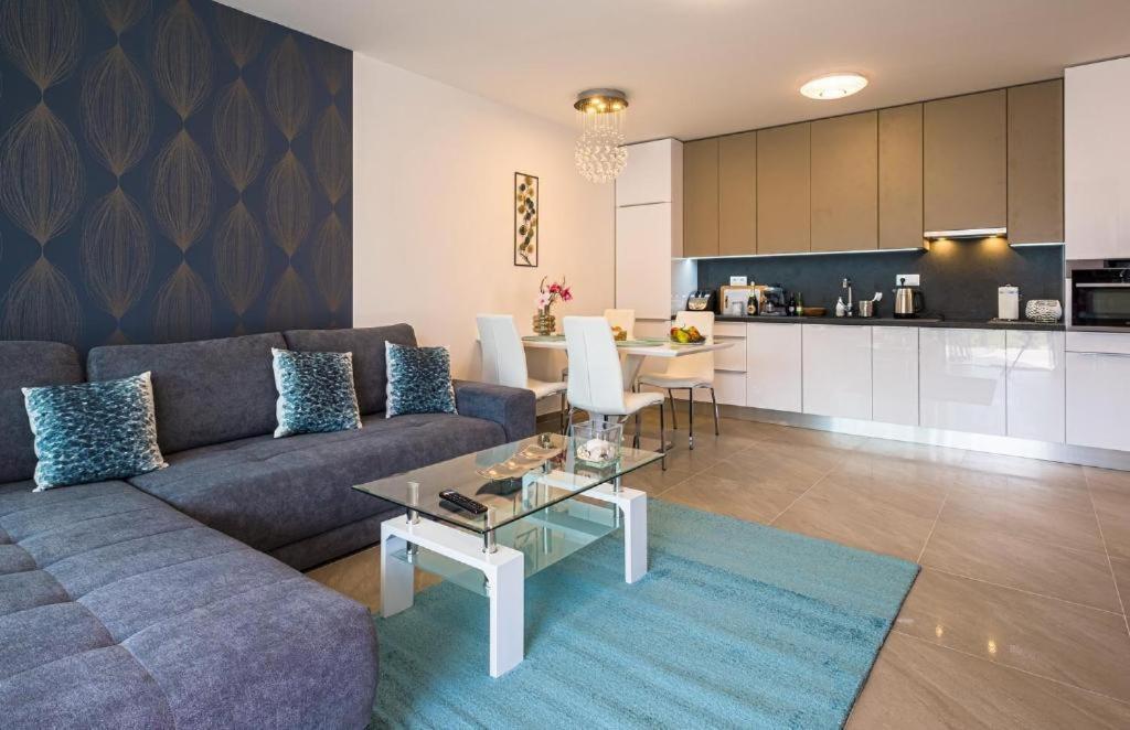 Fuered Luxury Apartman With Private Pool バラトンフレド エクステリア 写真