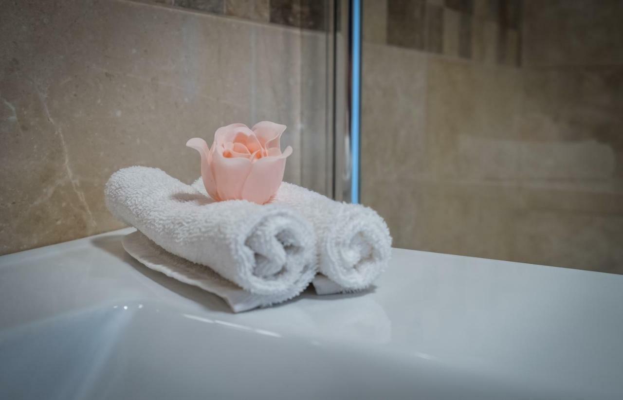 Fuered Luxury Apartman With Private Pool バラトンフレド エクステリア 写真